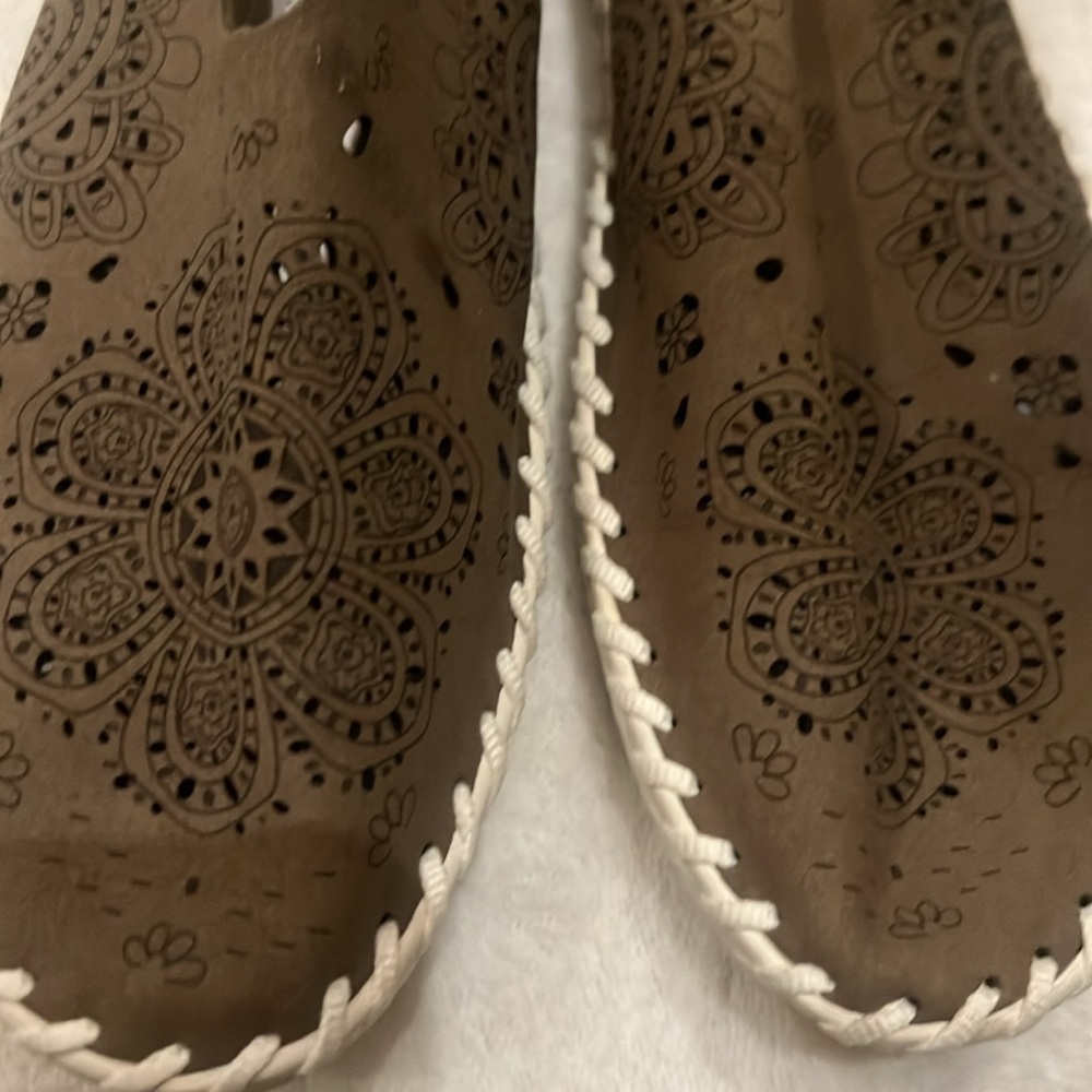 Bernie Mev New York Nubuck brown laser cut slip on moccasins 40/US 9 - Picture 2 of 10